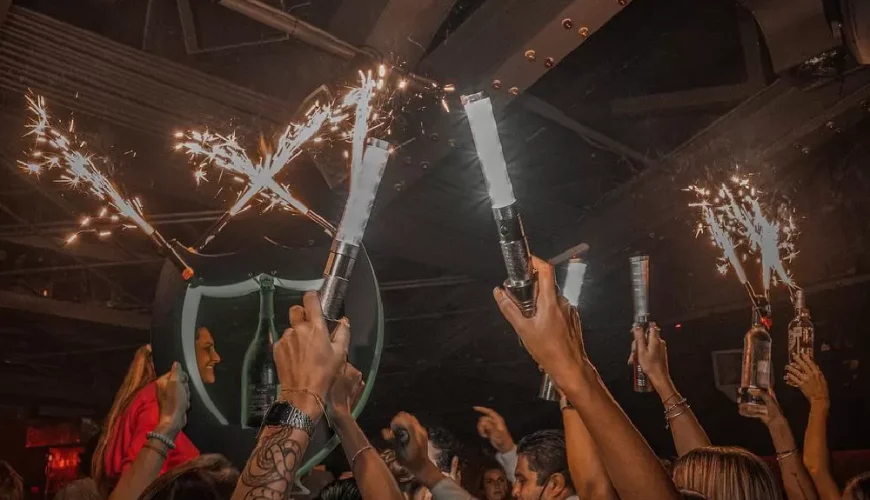 Discover the Vibrant Nightlife of Cancun: The Party that Never Ends!