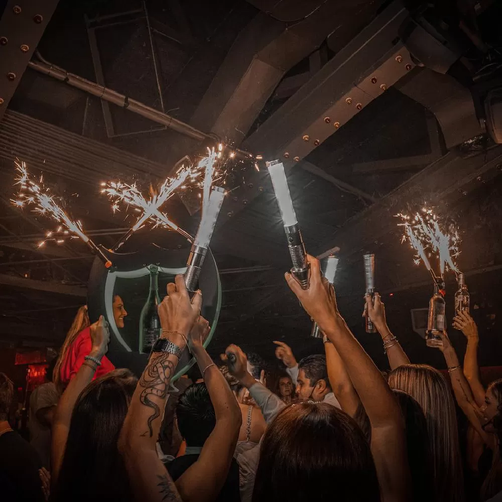 Discover the Vibrant Nightlife of Cancun: The Party that Never Ends!